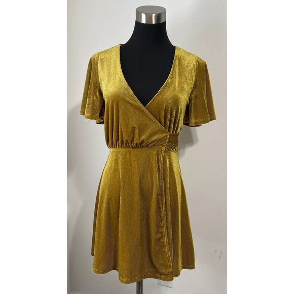 Lovers + Friends Dresses & Skirts - Lovers + Friends Wrap Dress Women's XS Gold Belted Corduroy Ribbed Revolve NEW